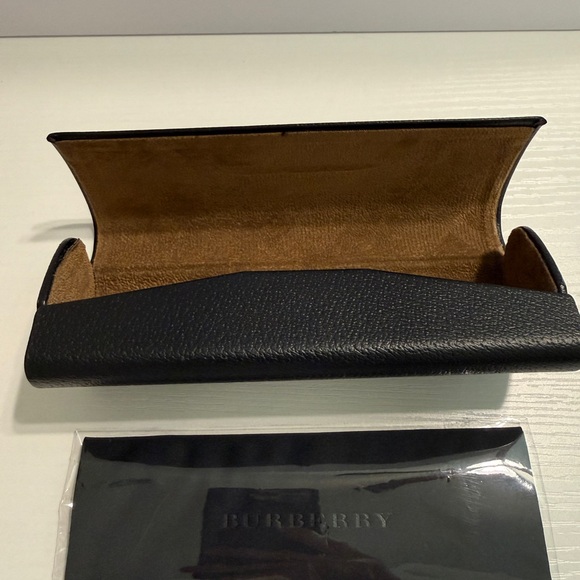 ๐ Burberry Black Leather Hard Case + Cleaning Cloth ๐ค Luxury Eyeglass Case - Picture 16 of 16